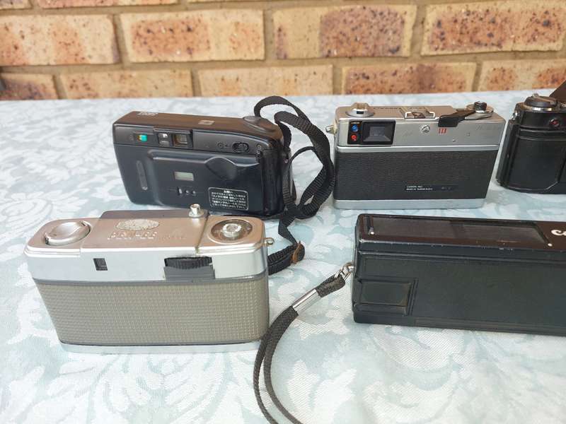 A VINTAGE JOBLOT CAMERAS SOLD AS IS NOT TESTED