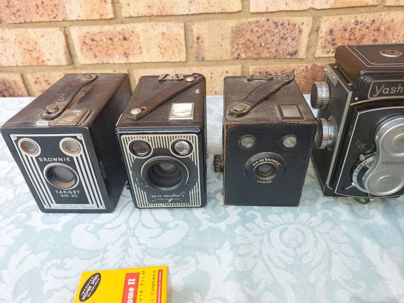 AN ANTIQUE COLLECTION CAMERAS SOLD AS IS NOT TESTED