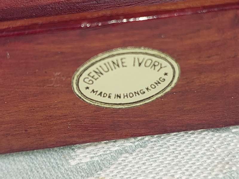 A COLLECTION OF VINTAGE HONG KONG CHINA IVORY SOLD AS IS