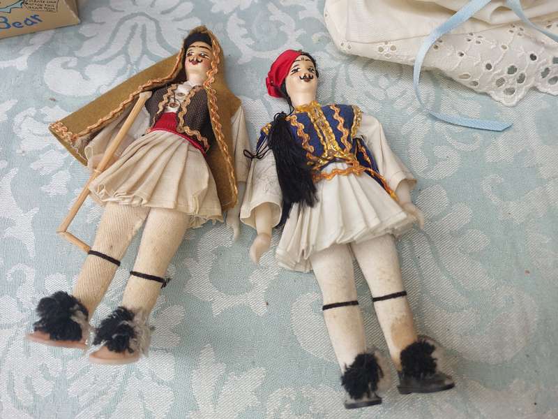 A VINTAGE COLLECTION OF DOLLS AND FIGURINES SOLD AS IS