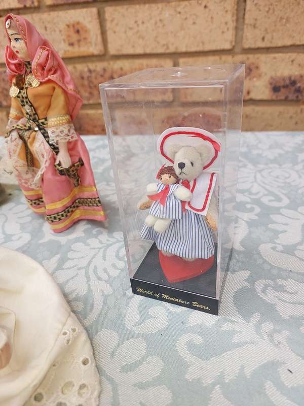 A VINTAGE COLLECTION OF DOLLS AND FIGURINES SOLD AS IS
