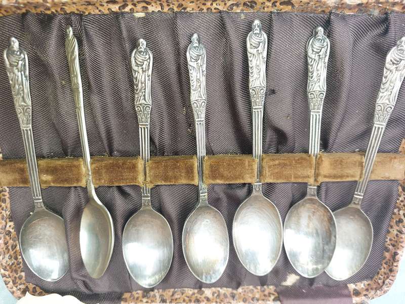 A VINTAGE COLLECTION SET OF EPNS MADE IN ENGLAND DESERT CUTLERY SOLD AS IS