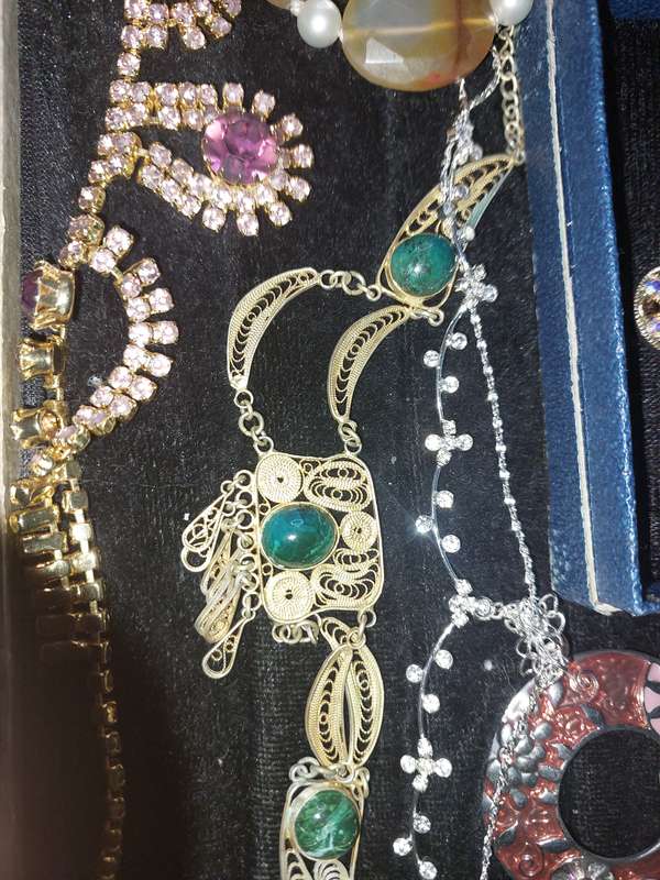A DISCERNING LADIES COLLECTION COSTUME NECKLACES SOLD AS IS
