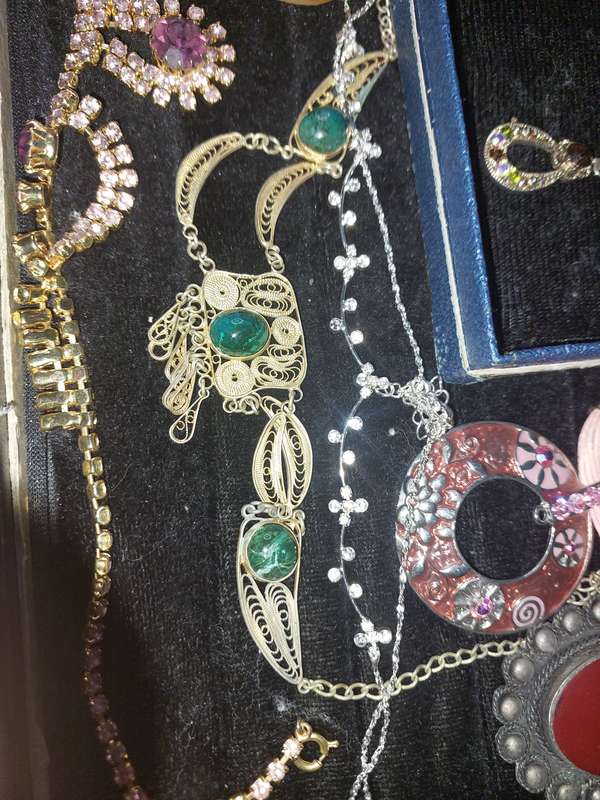 A DISCERNING LADIES COLLECTION COSTUME NECKLACES SOLD AS IS