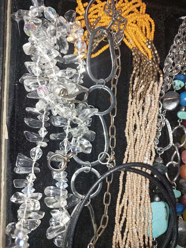 A VINTAGE COLLECTION COSTUME NECKLACES SOLD AS IS