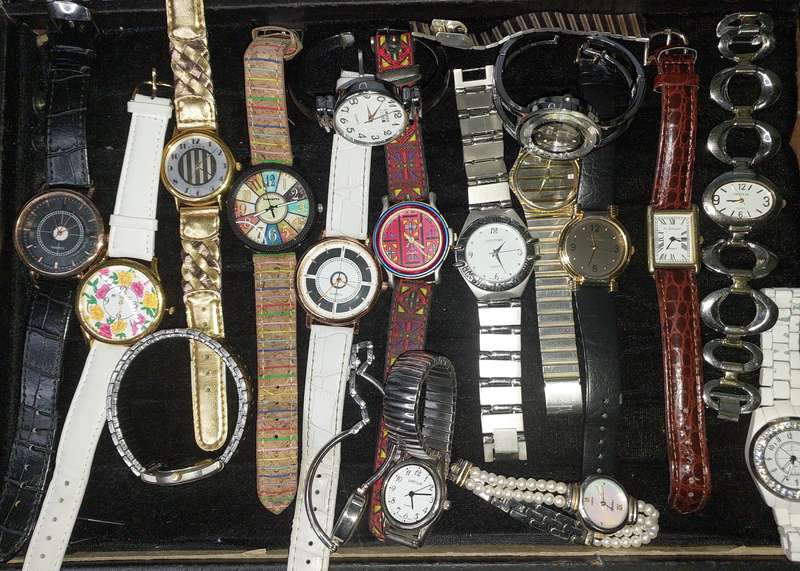 A JOBLOT COLLECTION QUARTZ COSTUME WATCHES SOLD AS IS NOT TESTED