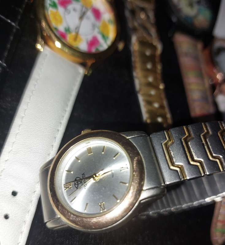 A JOBLOT COLLECTION QUARTZ COSTUME WATCHES SOLD AS IS NOT TESTED