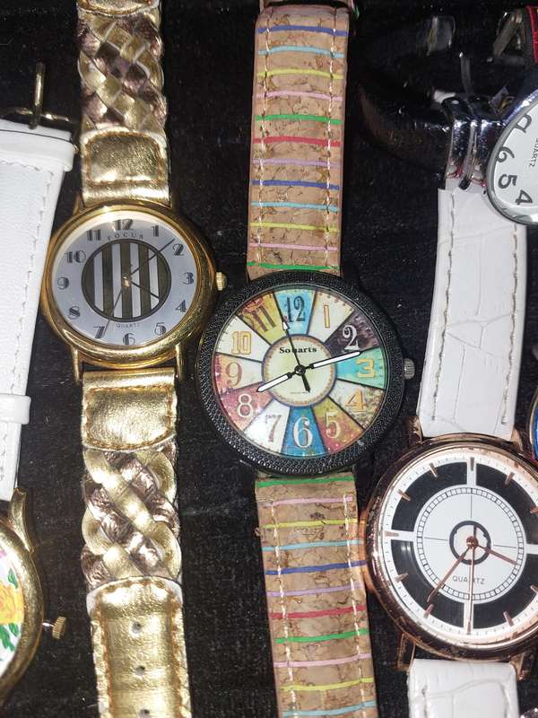 A JOBLOT COLLECTION QUARTZ COSTUME WATCHES SOLD AS IS NOT TESTED