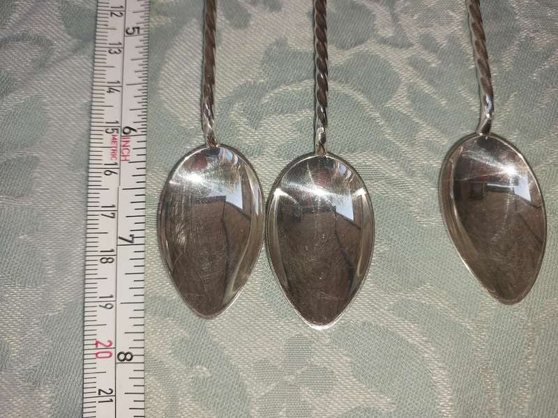 A VINTAGE SET OF SIX VIK DELT PORCELAIN LONG SPOONS 3 OF THE SPOONS ARE MISSING THE PORCELAIN ART W