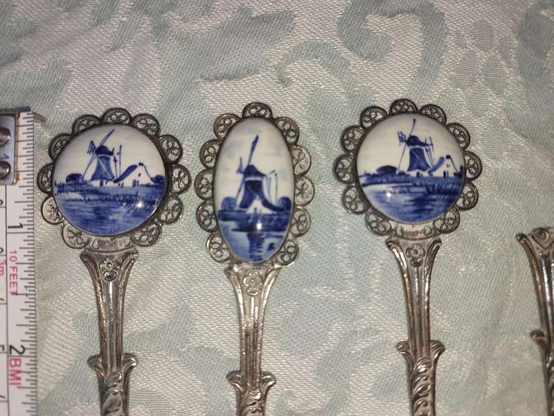 A VINTAGE SET OF SIX VIK DELT PORCELAIN LONG SPOONS 3 OF THE SPOONS ARE MISSING THE PORCELAIN ART W
