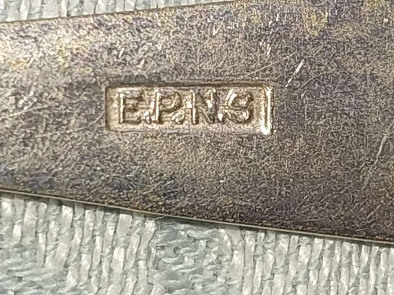 A VINTAGE SET OF 8 EPNS PASTRY FORKS SOLD AS IS