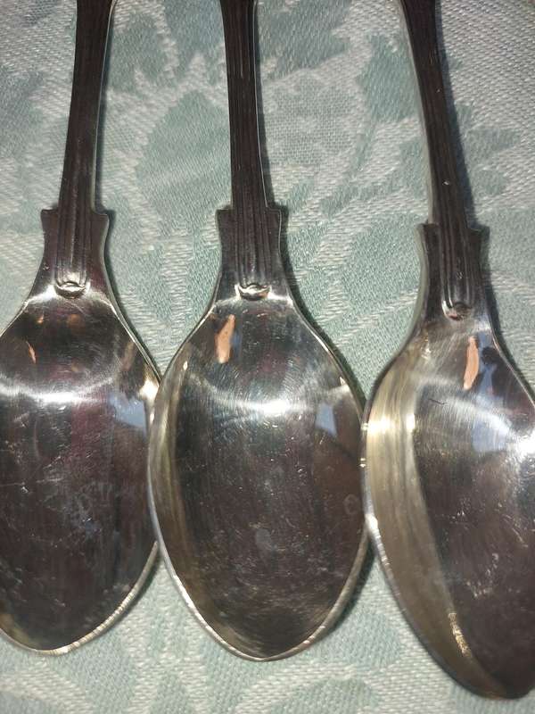 A VINTAGE SET OF 7 DEMITASSE EPNS A1 SHEFFIELED ENGLAND SPOONS SOLD AS IS