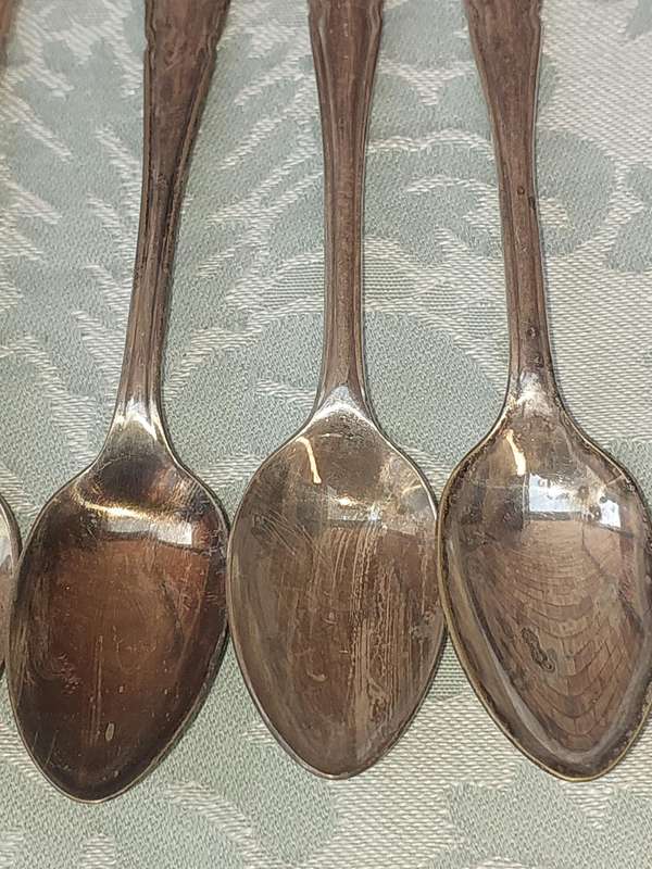 A VINTAGE SET OF 7 DEMITASSE EPNS A1 SHEFFIELD ENGLAND SPOONS SOLD AS IS R250