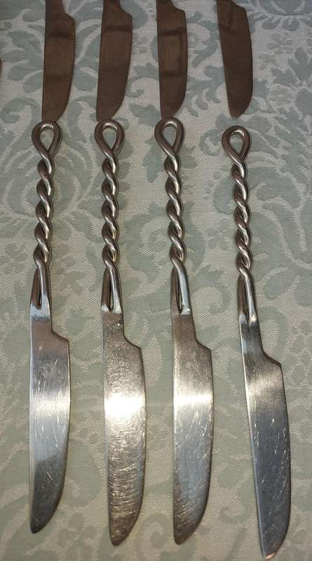 AN ART DECOR STAINLESS STEEL WIRE DESIGN CUTLERY SET 35 PIECES SOLD AS IS