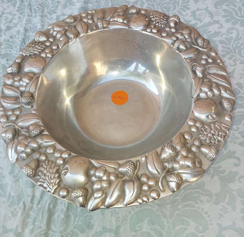 A VINTAGE PEWTER ART DECOR SERVING BOWL MADE IN MEXICO 1994 SOLD AS IS