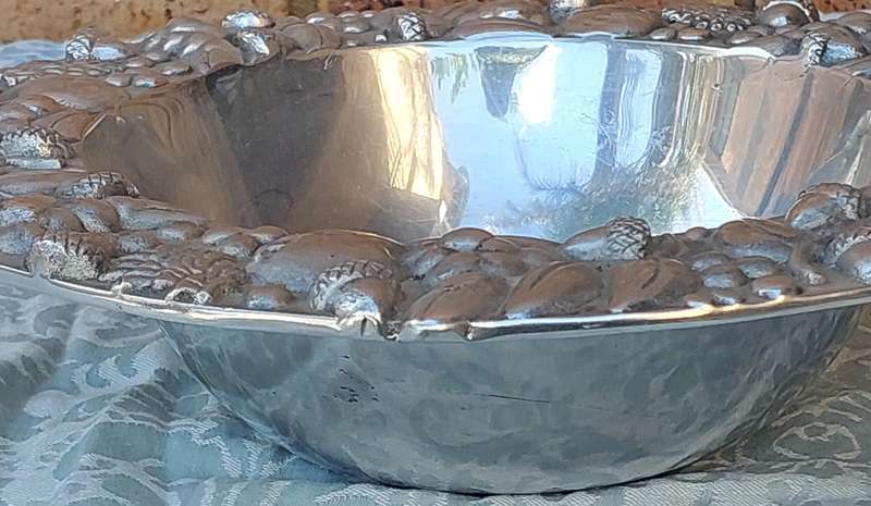 A VINTAGE PEWTER ART DECOR SERVING BOWL MADE IN MEXICO 1994 SOLD AS IS