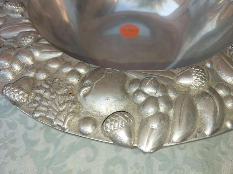 A VINTAGE PEWTER ART DECOR SERVING BOWL MADE IN MEXICO 1994 SOLD AS IS