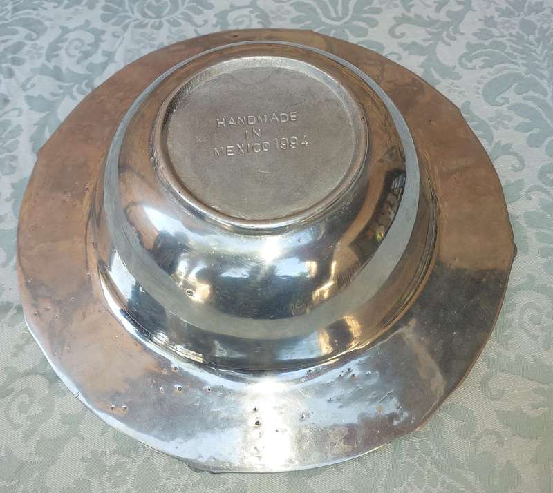 A VINTAGE PEWTER ART DECOR SERVING BOWL MADE IN MEXICO 1994 SOLD AS IS