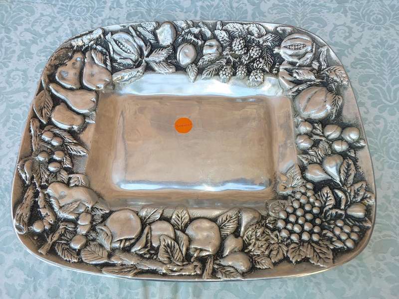 AN EXTRA LARGE FRUIT BOWL PEWTHAL MADE IN MEXICO BY HECHO SOLD AS IS