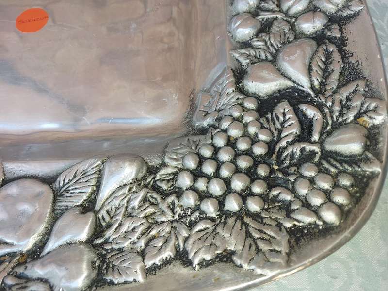 AN EXTRA LARGE FRUIT BOWL PEWTHAL MADE IN MEXICO BY HECHO SOLD AS IS