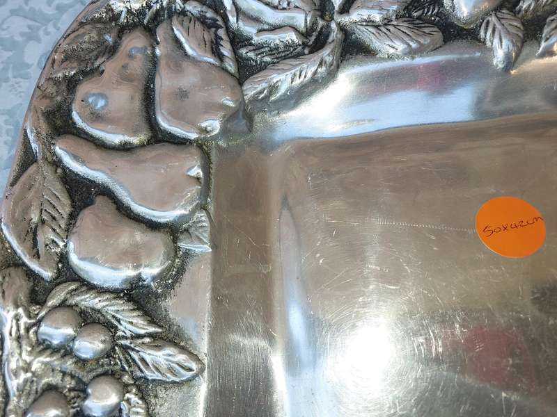 AN EXTRA LARGE FRUIT BOWL PEWTHAL MADE IN MEXICO BY HECHO SOLD AS IS