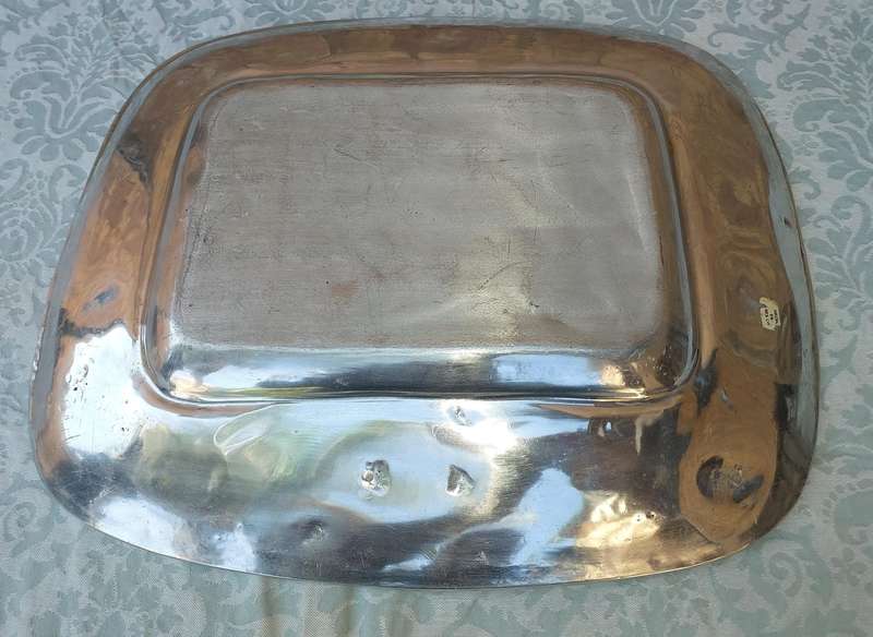 AN EXTRA LARGE FRUIT BOWL PEWTHAL MADE IN MEXICO BY HECHO SOLD AS IS