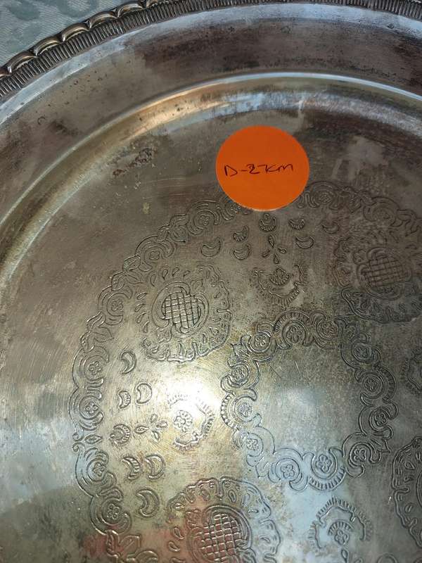 A VINTAGE JOBLOT COLLECTION SERVING TRAYS SOLD AS IS