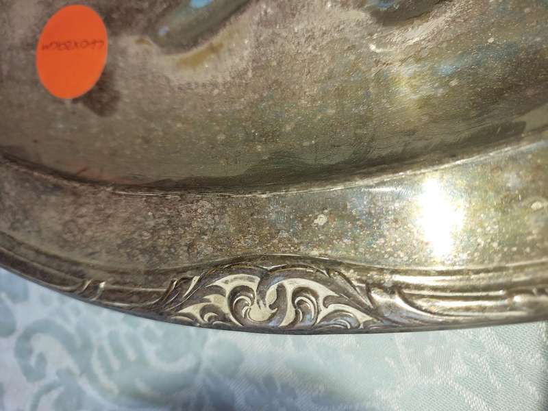 A VINTAGE SP ON B GROOVED MEAT CARVING PLATTER FOOTED SOLD AS IS