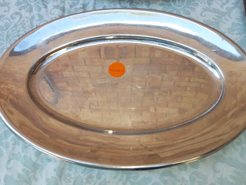 A VINTAGE COLLECTION SERVING PLATTERS SOLD AS IS