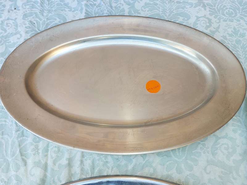 A VINTAGE COLLECTION SERVING PLATTERS SOLD AS IS