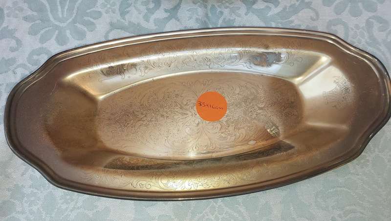 A VINTAGE COLLECTION SERVING TRAYS S/S AND SILVER PLATED SOLD AS IS