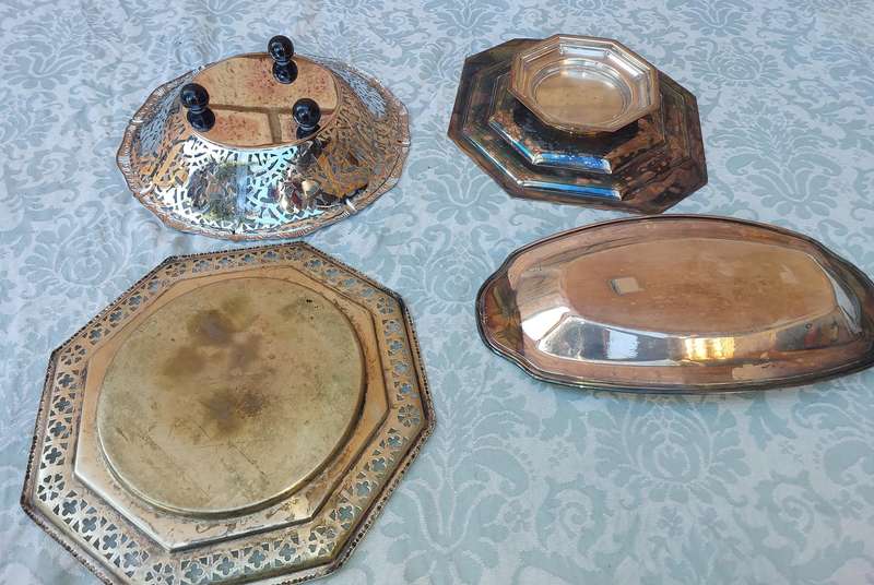 A VINTAGE COLLECTION SERVING TRAYS S/S AND SILVER PLATED SOLD AS IS