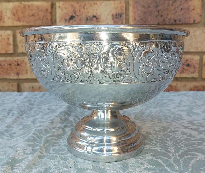 AN ART DECOR PEWTER FRUIT OR PUNCH SERVING BOWL SOLD AS IS