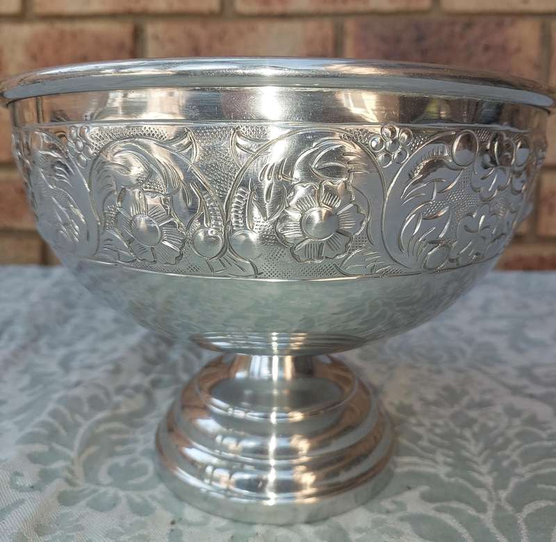 AN ART DECOR PEWTER FRUIT OR PUNCH SERVING BOWL SOLD AS IS