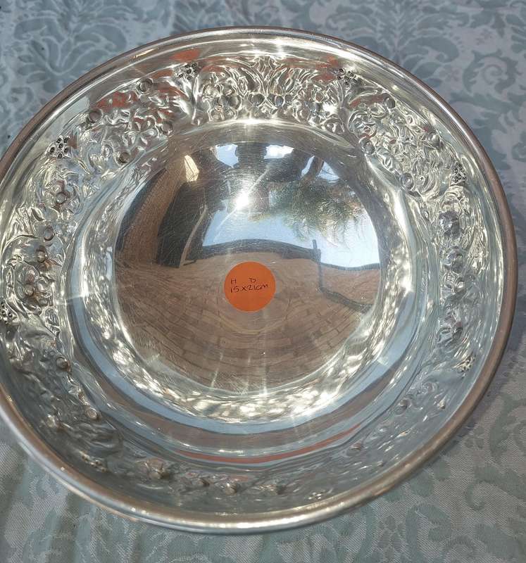 AN ART DECOR PEWTER FRUIT OR PUNCH SERVING BOWL SOLD AS IS