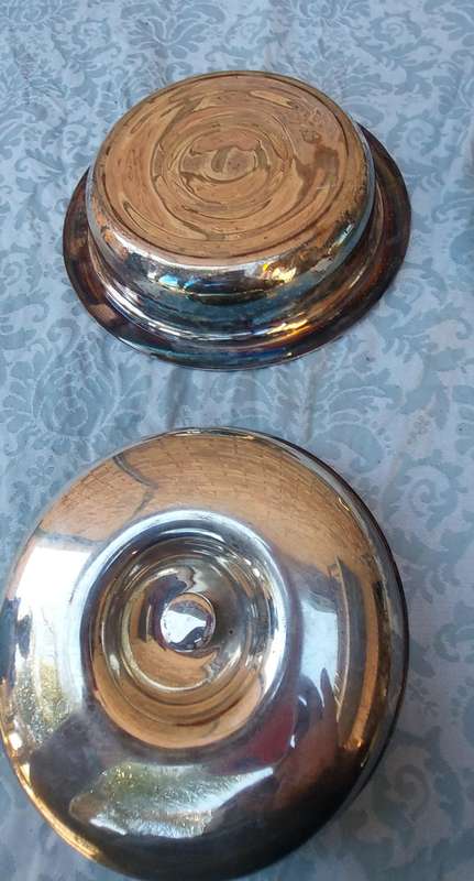 A VINTAGE ROUND SILVER PLATED TUREEN SOLD AS IS