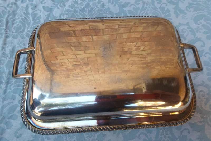 A VINTAGE RECTANGULAR SILVER PLATE TUREEN SOLD AS IS