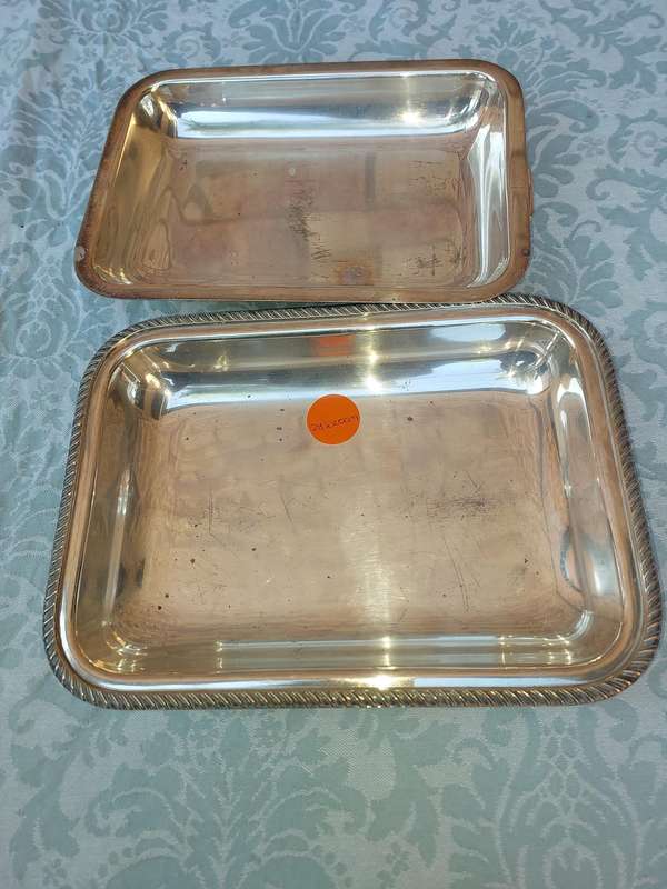 A VINTAGE RECTANGULAR SILVER PLATE TUREEN SOLD AS IS
