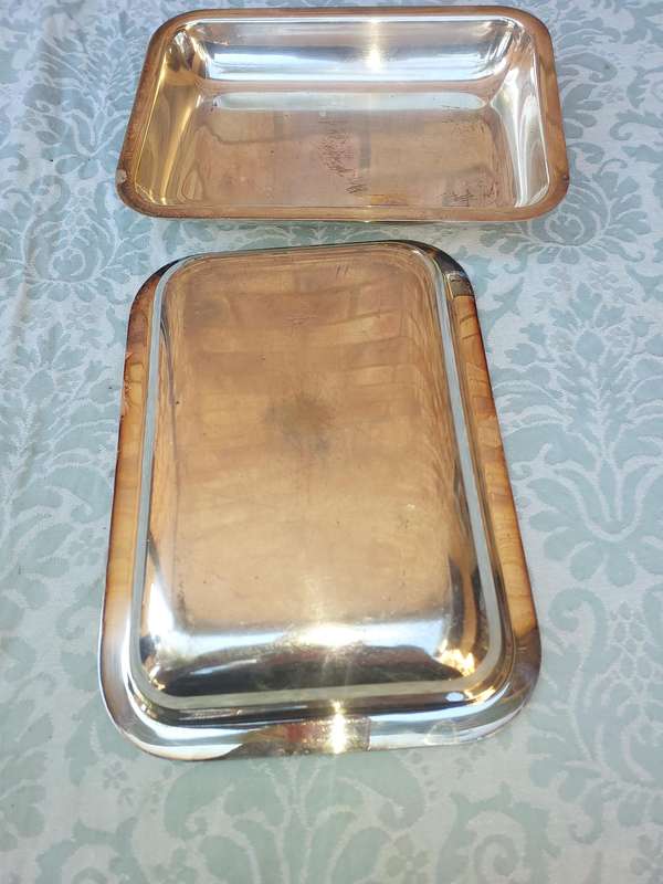 A VINTAGE RECTANGULAR SILVER PLATE TUREEN SOLD AS IS