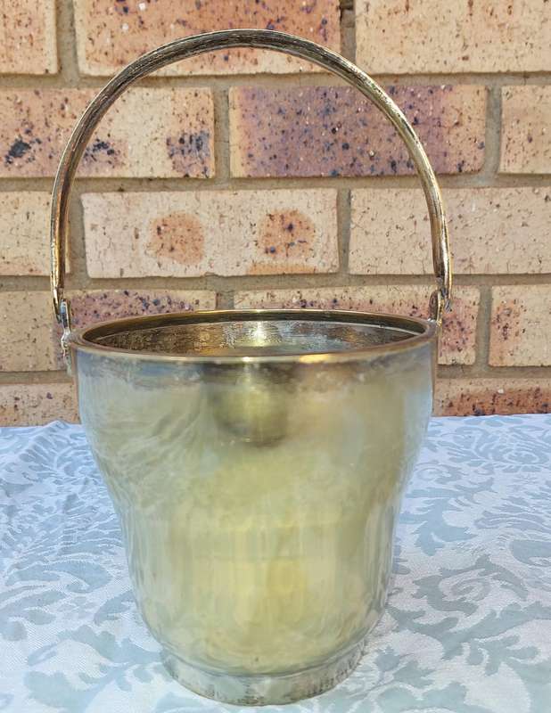 A VINTAGE SILVER PLATED ICE BUCKET SOLD AS IS