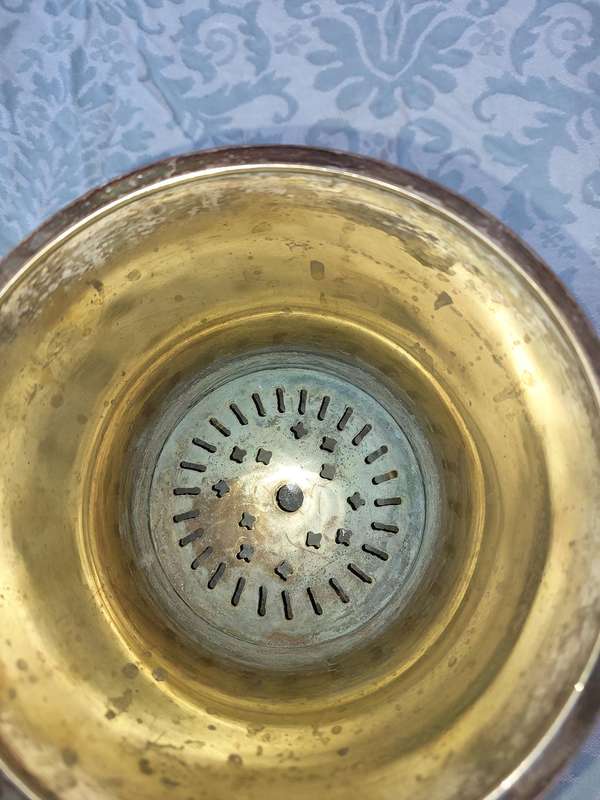 A VINTAGE SILVER PLATED ICE BUCKET SOLD AS IS