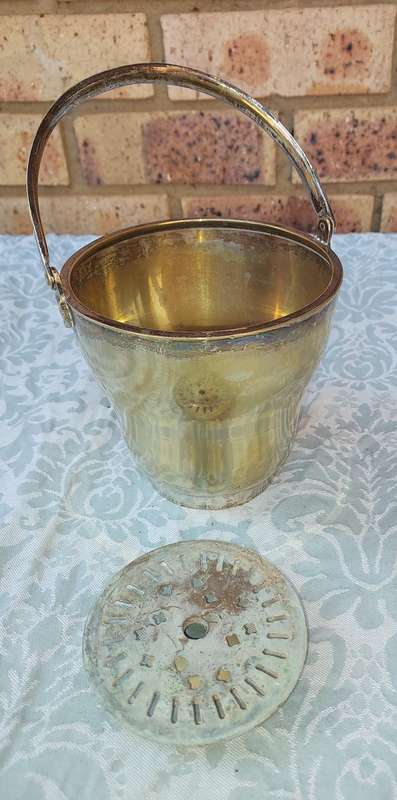 A VINTAGE SILVER PLATED ICE BUCKET SOLD AS IS