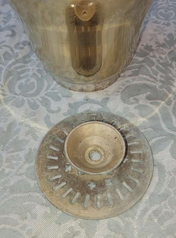 A VINTAGE SILVER PLATED ICE BUCKET SOLD AS IS