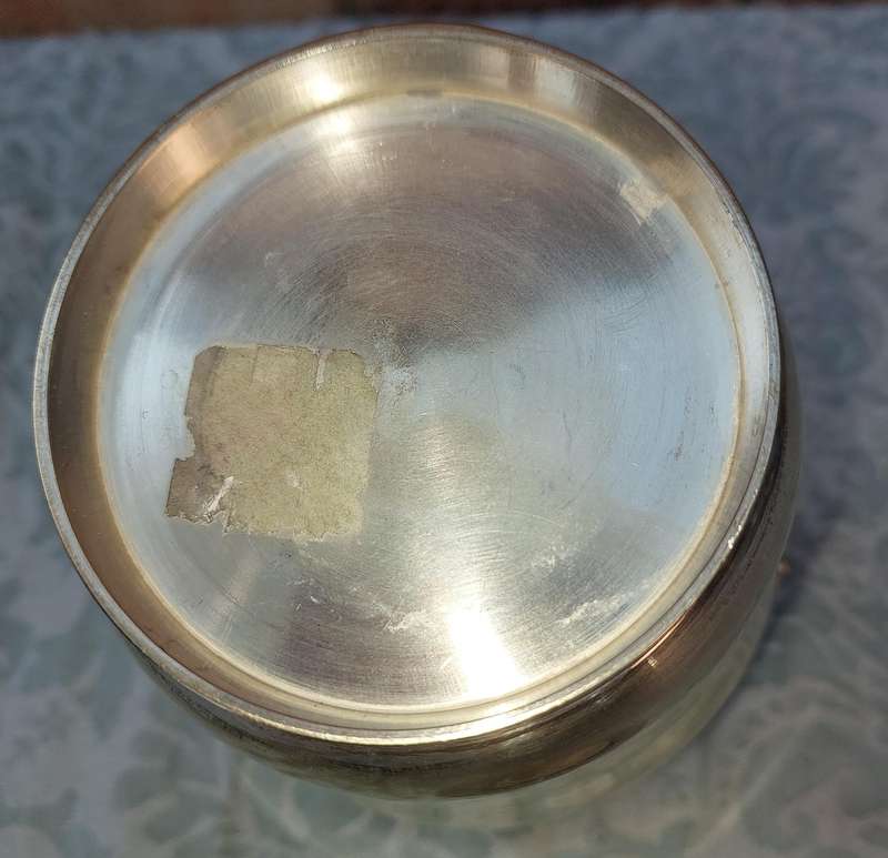 A VINTAGE SILVER PLATED ICE BUCKET SOLD AS IS
