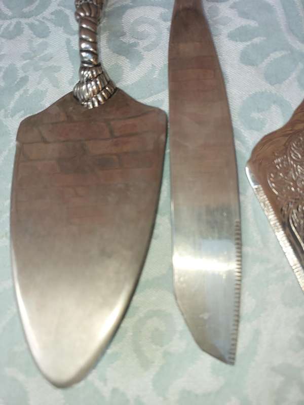 A COLLECTION JOBLOT LADELS SOLD AS IS