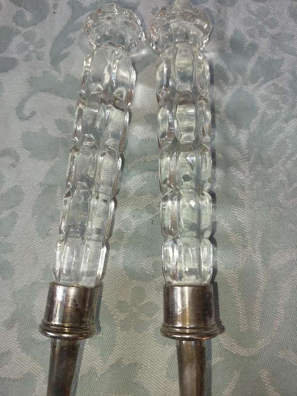 A VINTAGE SET OF SALAD LADELS WITH PERSPACT HANDLES SOLD AS IS