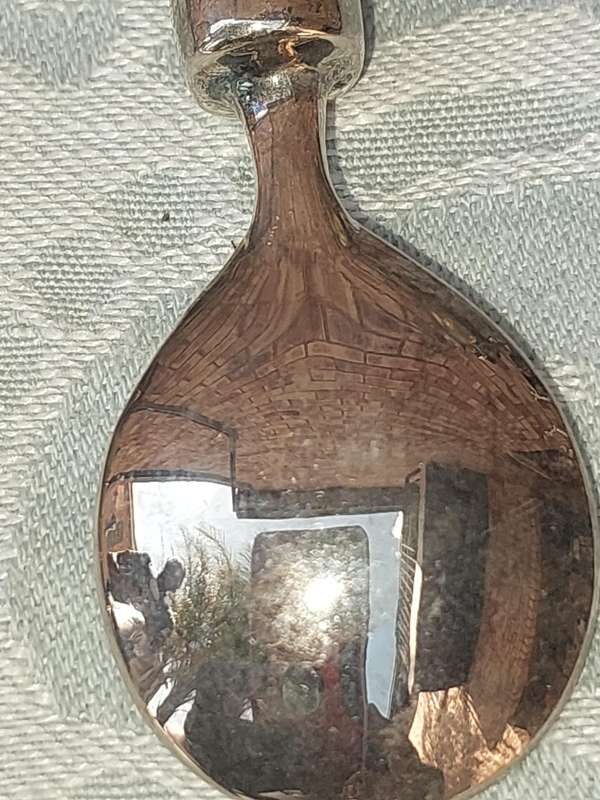 A SET OF 6 STAINLESS STEEL TEASPOONS SOLD AS IS