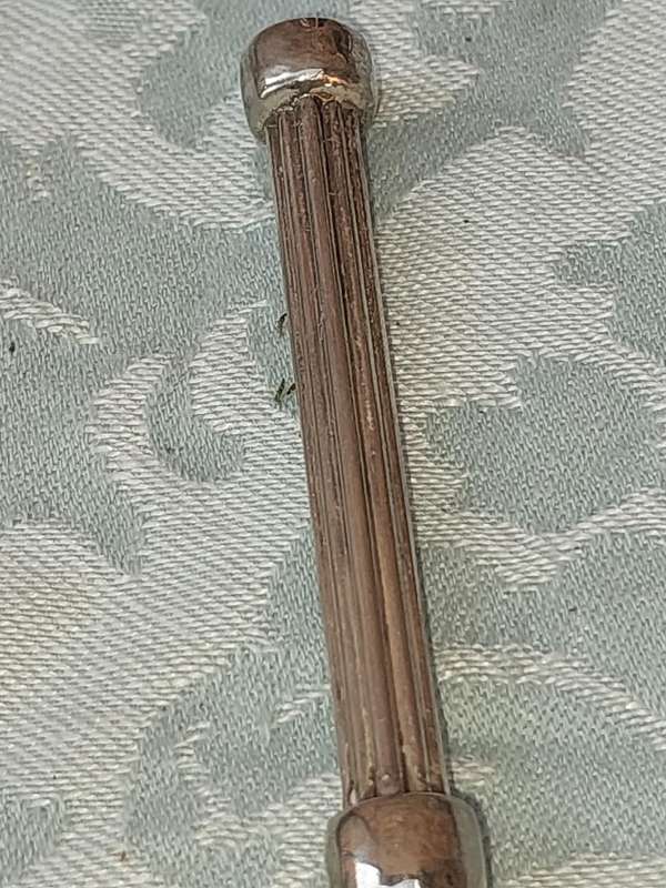 A SET OF 6 STAINLESS STEEL TEASPOONS SOLD AS IS