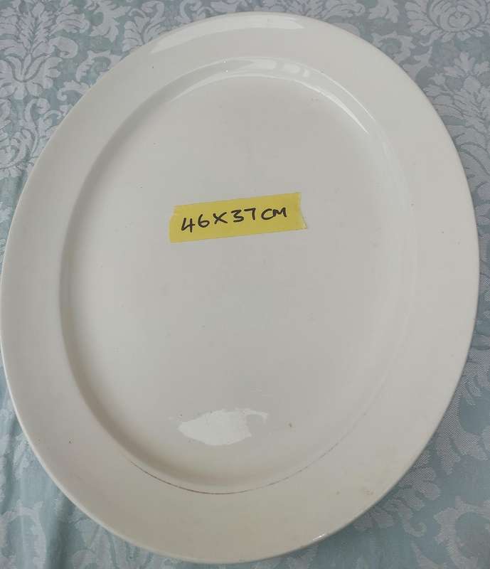 AN ART DECOR OVAL PORCELAIN PLATTER SOLD AS IS