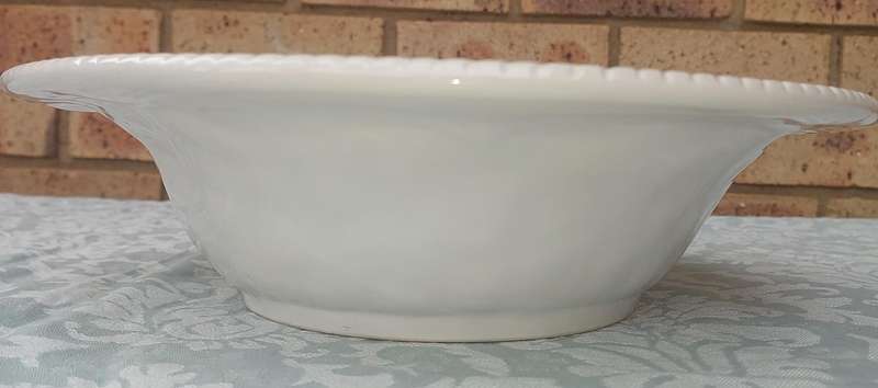 A ROUND ART DECOR FRUIT BOWL PORCELAIN SOLD AS IS